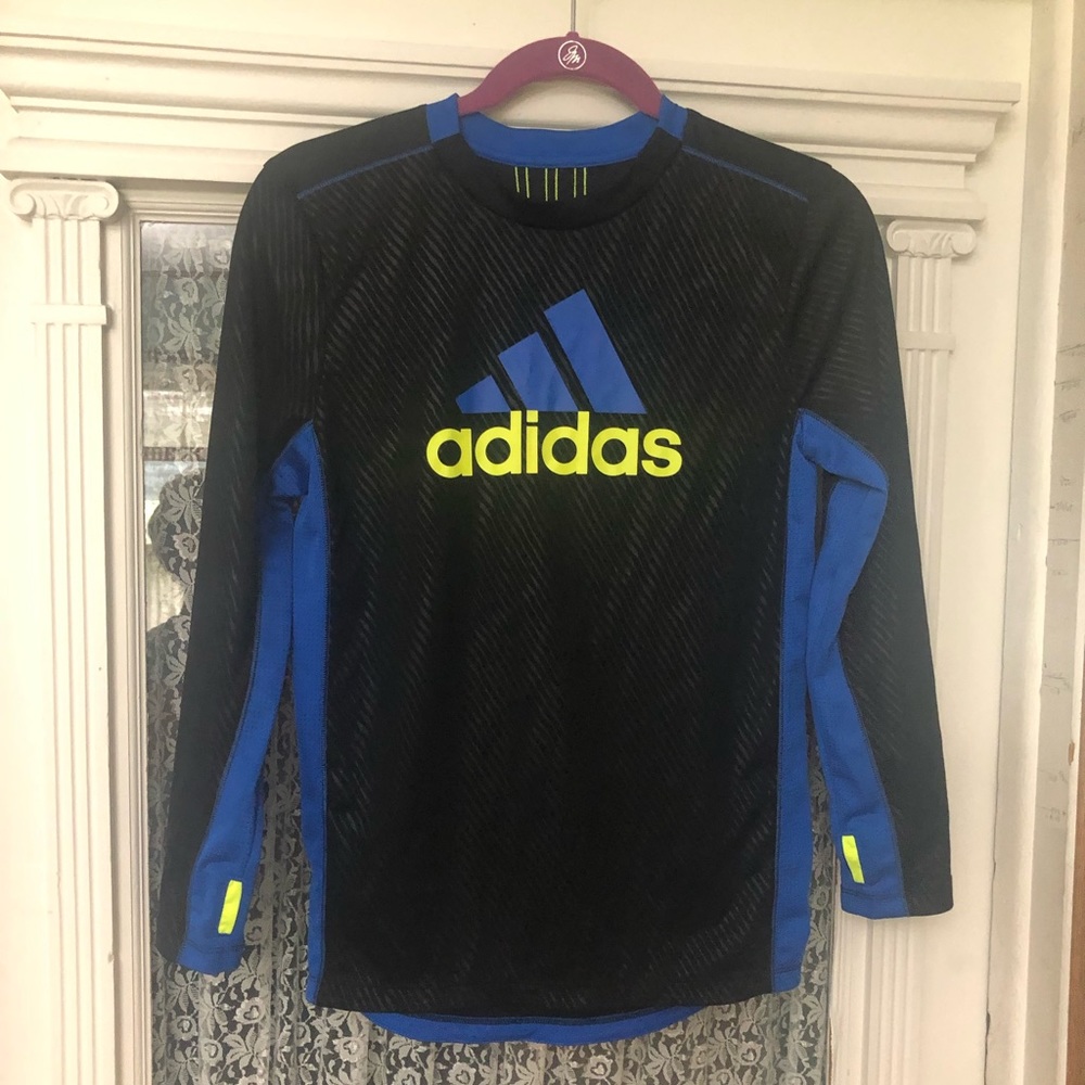 Adidas boys size 10/12 long-sleeved tee w/thumb openings. Excellent!!